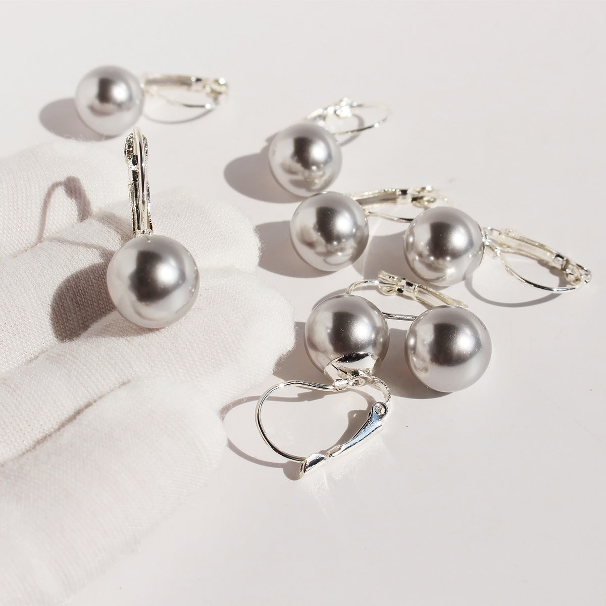 Gold Plated Diamond-Pattern Hoop Silver Gray & White Pearl Earrings, Daily Wear, Lady Fashion Jewelry AL1044