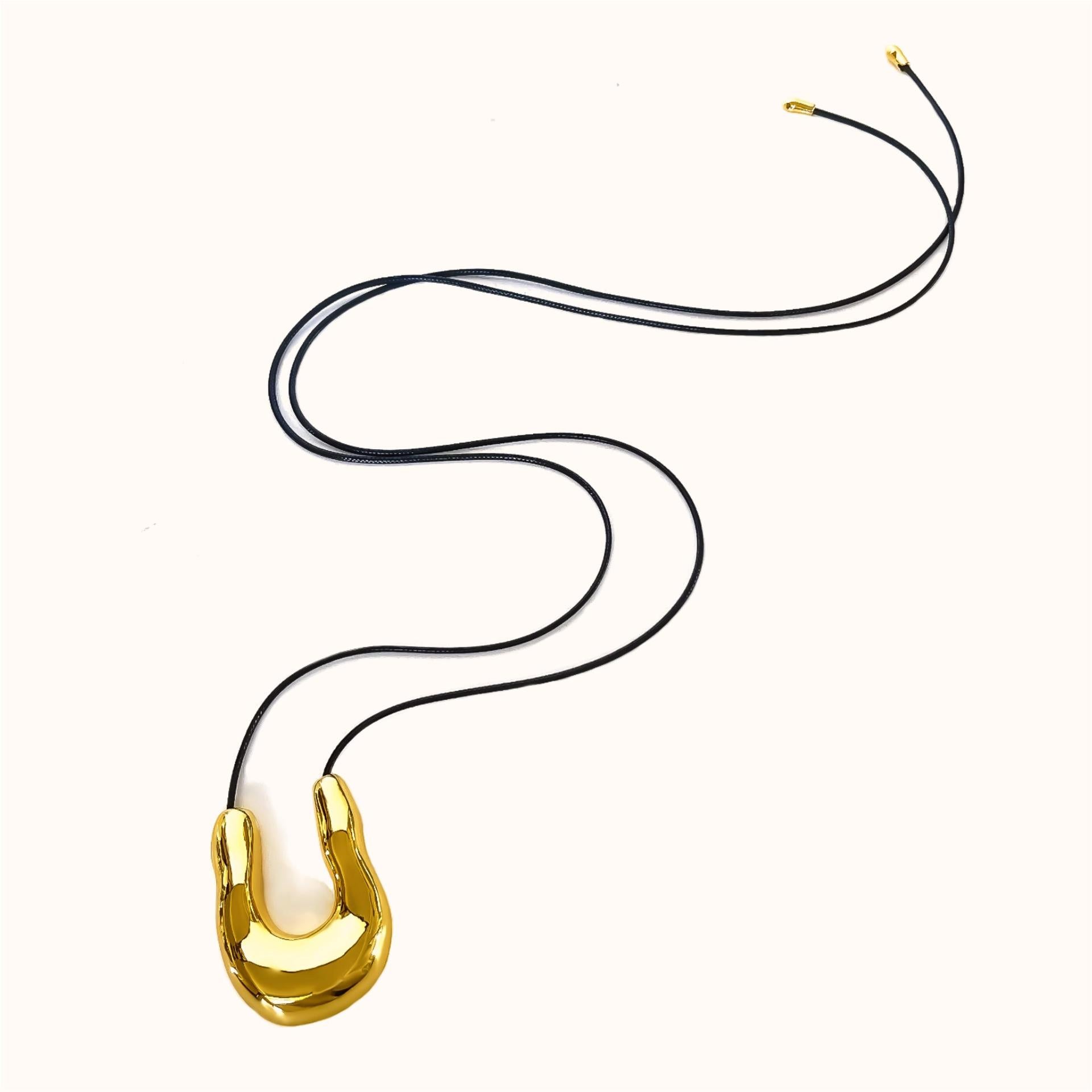 Big Gold U-Shape Horseshoe & Irregular Heart Pendant Leather Chain Long Necklace, Adjustable Knot Necklace, Exaggerated Boho Jewelry AL1069