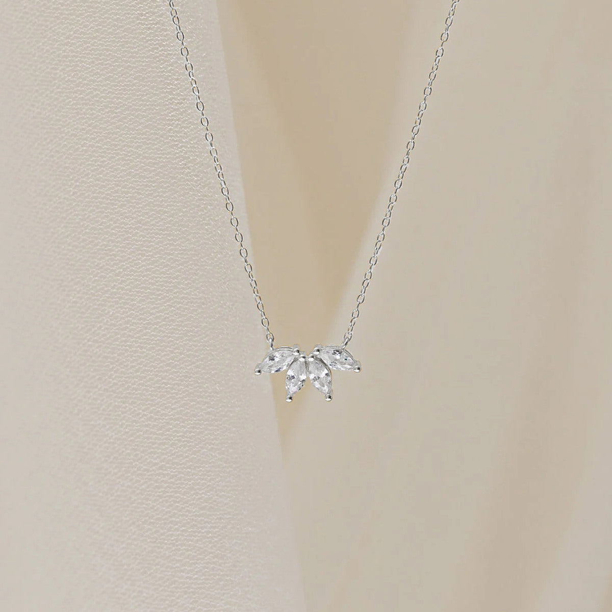 16" Dainty S925 Sterling Silver Four-Leaf CZ Necklace Zircon Leaf Necklace AL1096