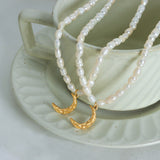 Pleated Texture Gold Crescent Moon Necklace, Titanium Steel Freshwater Pearl Beaded Necklace AL802