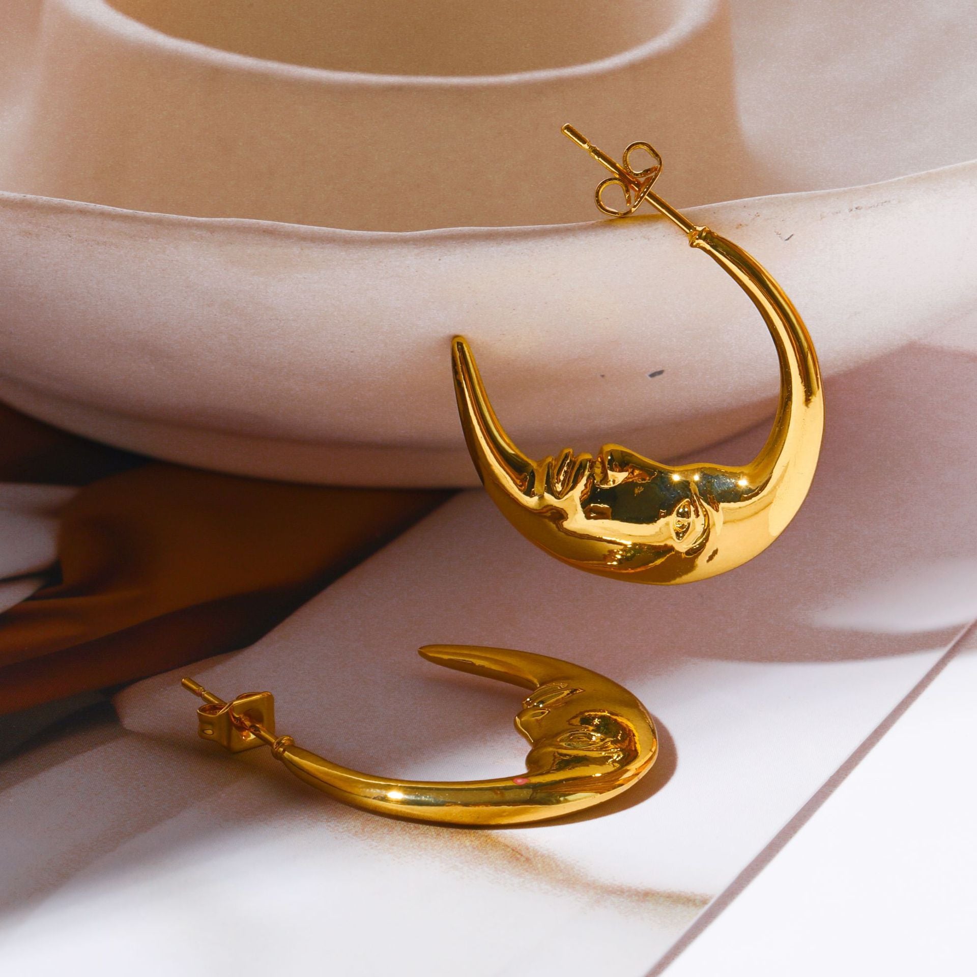 Gold Plated Crescent Moon Face Earrings, Fashion Jewelry AL705