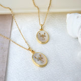 Wholesale Gold Plated Oval White Shell Carved Scorpion Pendant Necklace, Natural Shell Jewelry KZ008