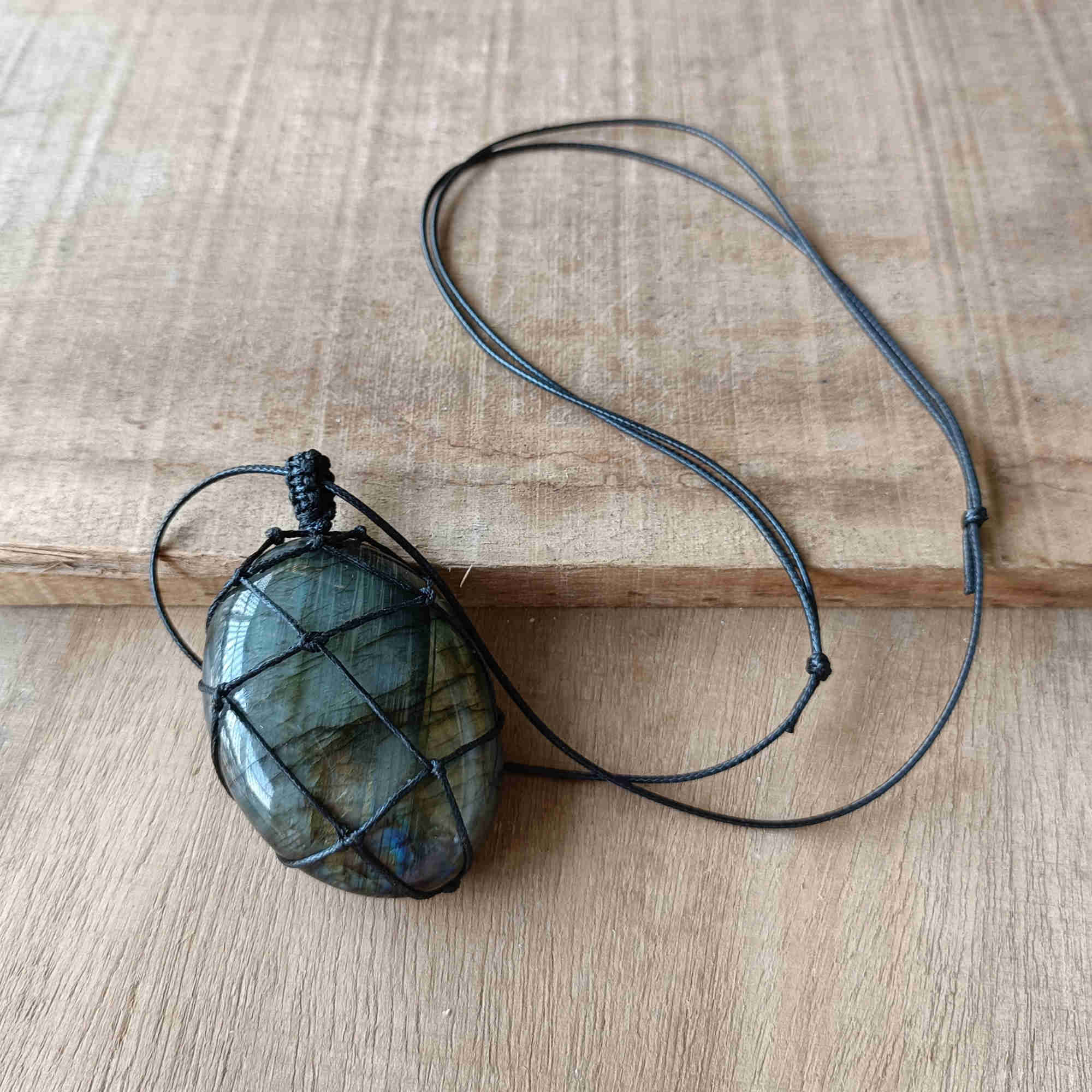 Oval Natural Labradorite Necklace, Egg Shape, Polished Labradorite Crystal Stone Necklace Jewelry HUS008