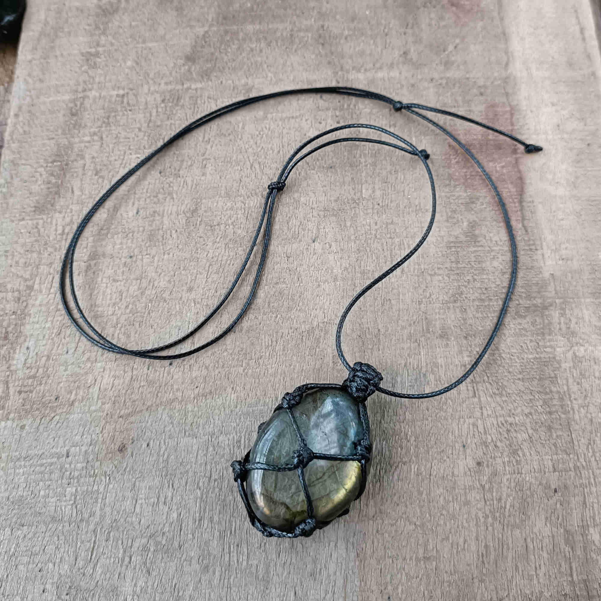 Oval Natural Labradorite Necklace, Egg Shape, Polished Labradorite Crystal Stone Necklace Jewelry HUS008